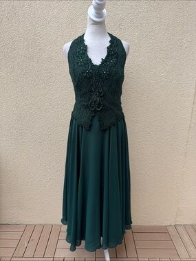 Dollar vintage emerald green sleeveless formal dress intricate beaded lace top